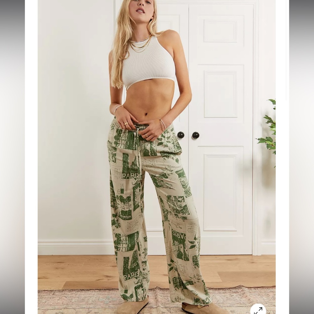 Urban Outfitters UO Carmen Pull-On Postcard Travel Print
